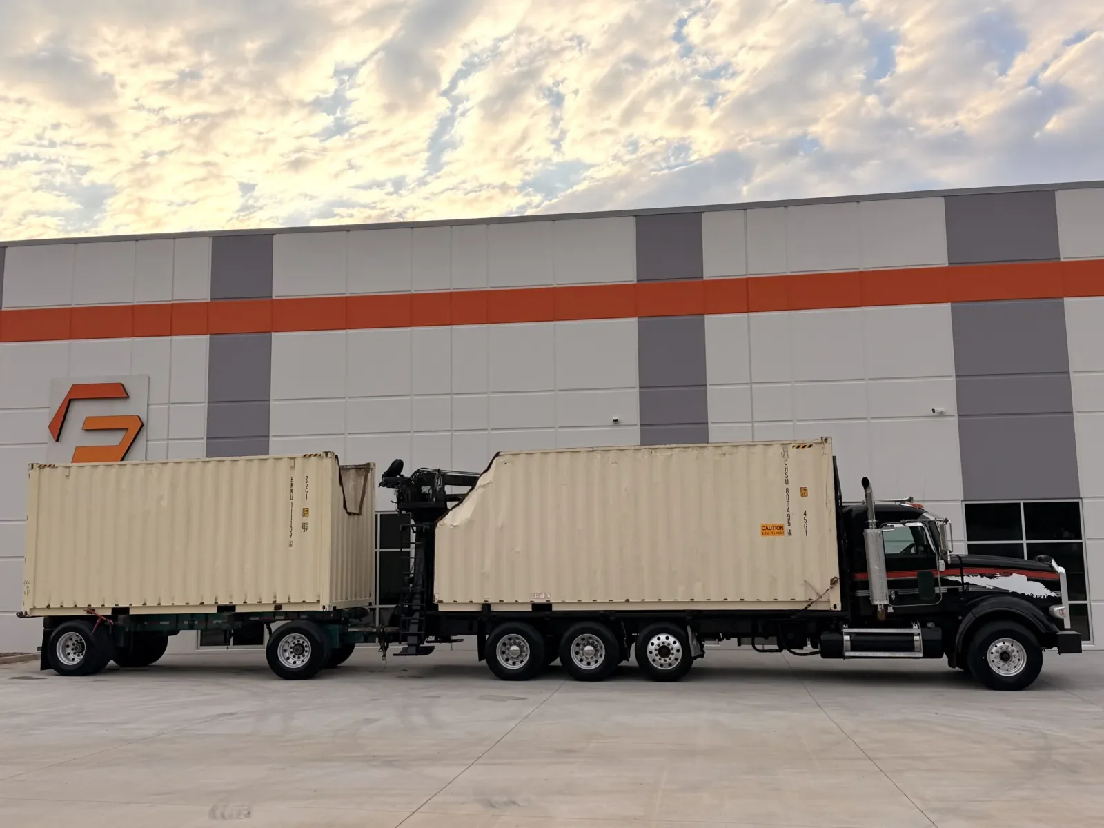 2013 Peterbilt 389 - image 3