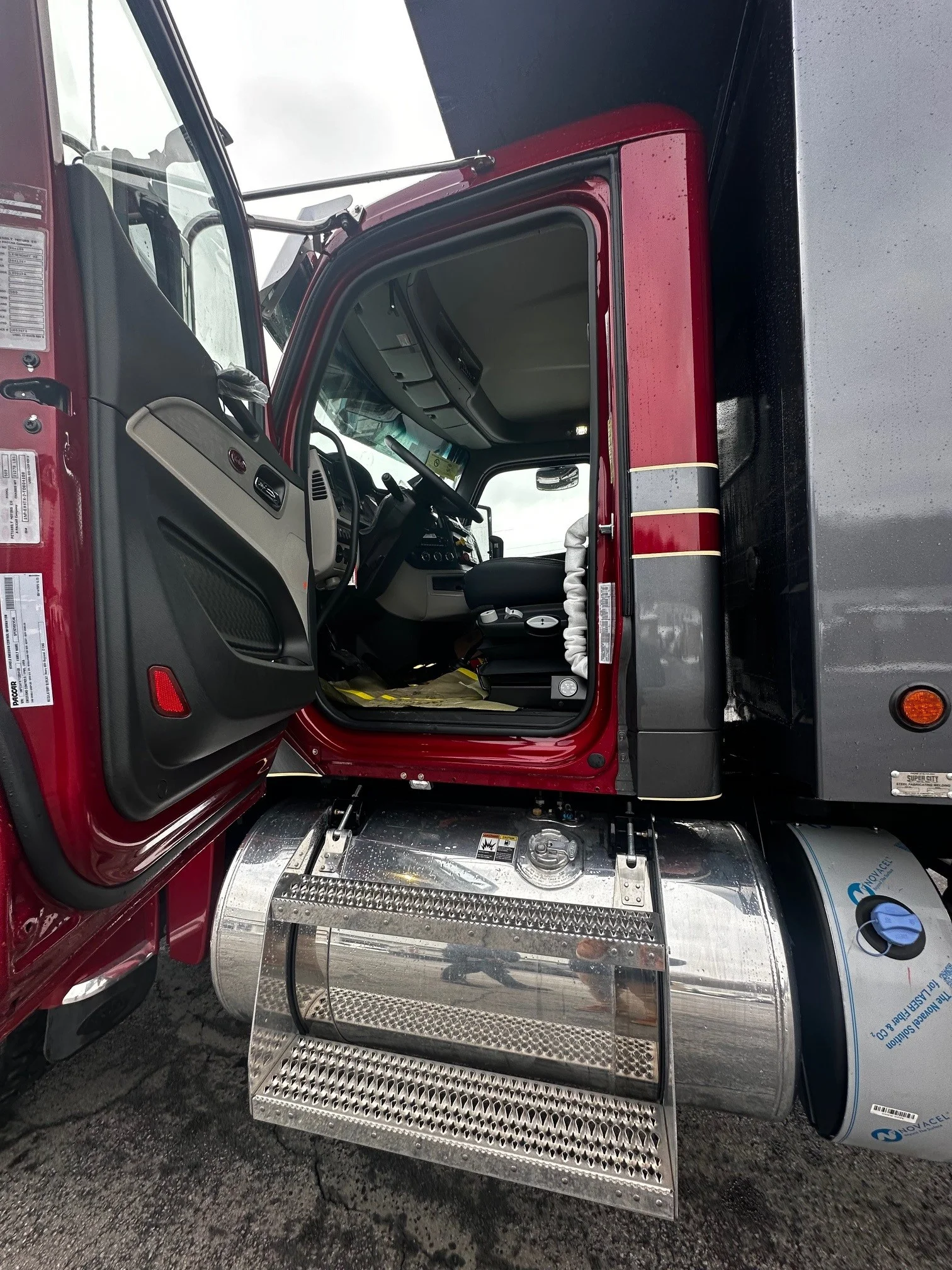 2026 Peterbilt 589 - image 5