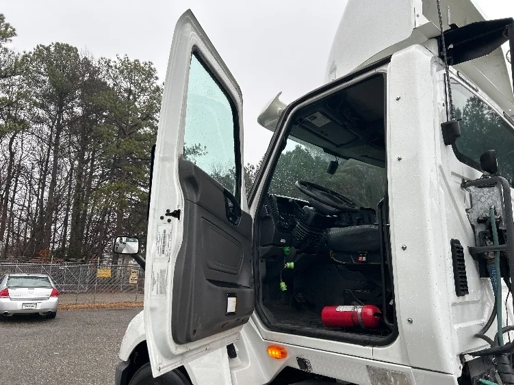 2019 International LT in Prince George, VA — photo 9