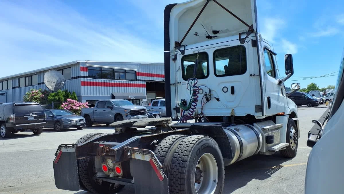 2021 Freightliner Cascadia in Salisbury, MA — photo 4