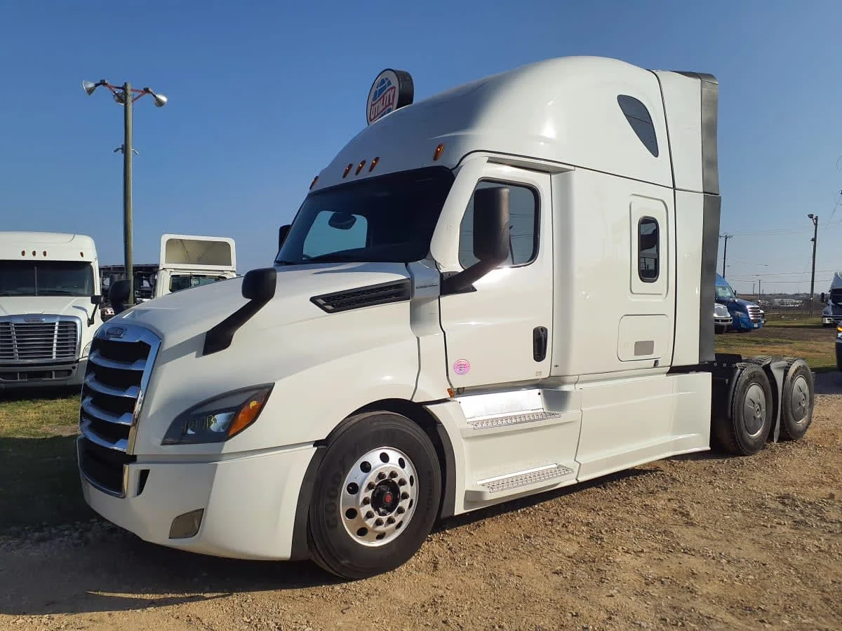 2023 Freightliner Cascadia - image 3