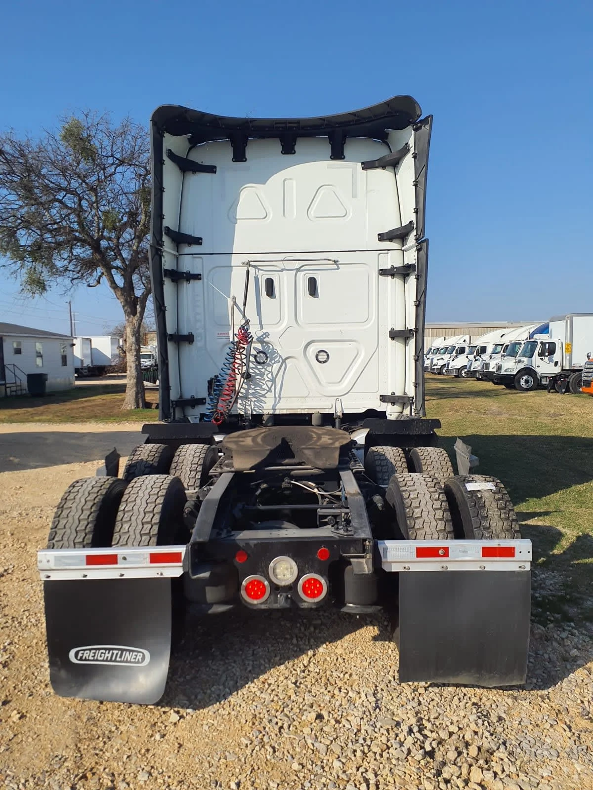 2023 Freightliner Cascadia - image 5