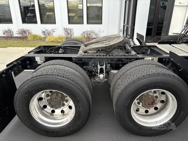 2021 Kenworth T680 - image 9