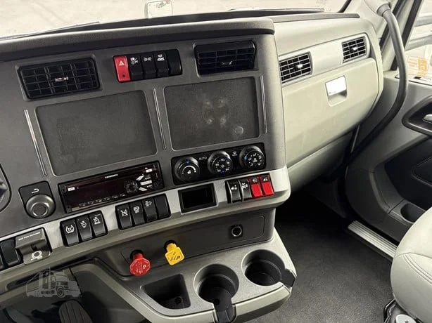 2021 Kenworth T680 - image 13