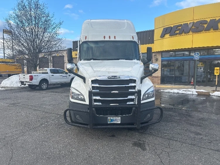2022 Freightliner Cascadia in Monmouth Junction, NJ — photo 2