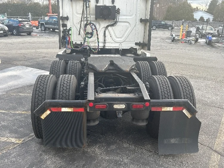 2022 Freightliner Cascadia in Chicopee, MA — photo 6