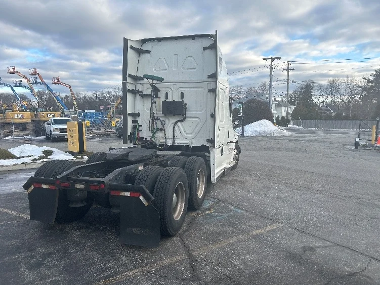 2022 Freightliner Cascadia in Monmouth Junction, NJ — photo 7