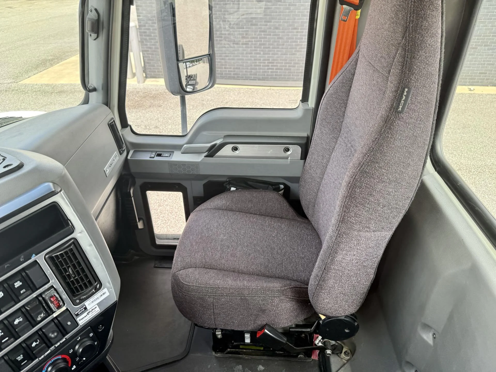 2022 Mack Anthem in Duluth, GA — photo 13