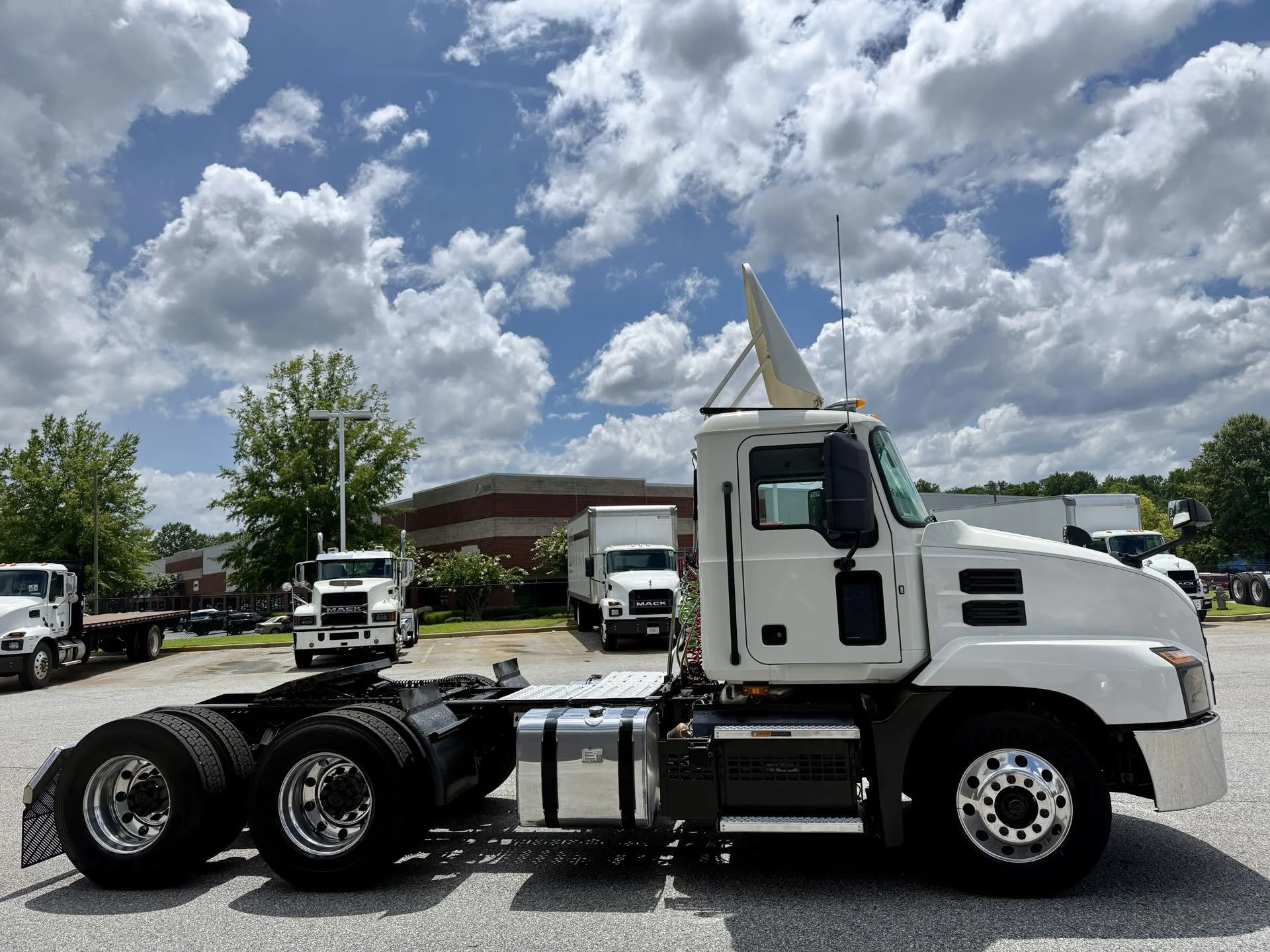 2022 Mack Anthem in Duluth, GA — photo 6