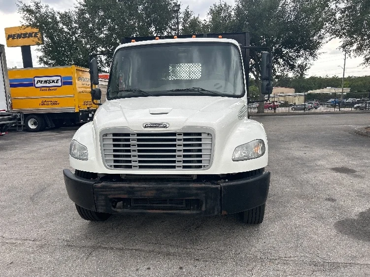 2019 Freightliner M2 106 in Tampa, FL — photo 2