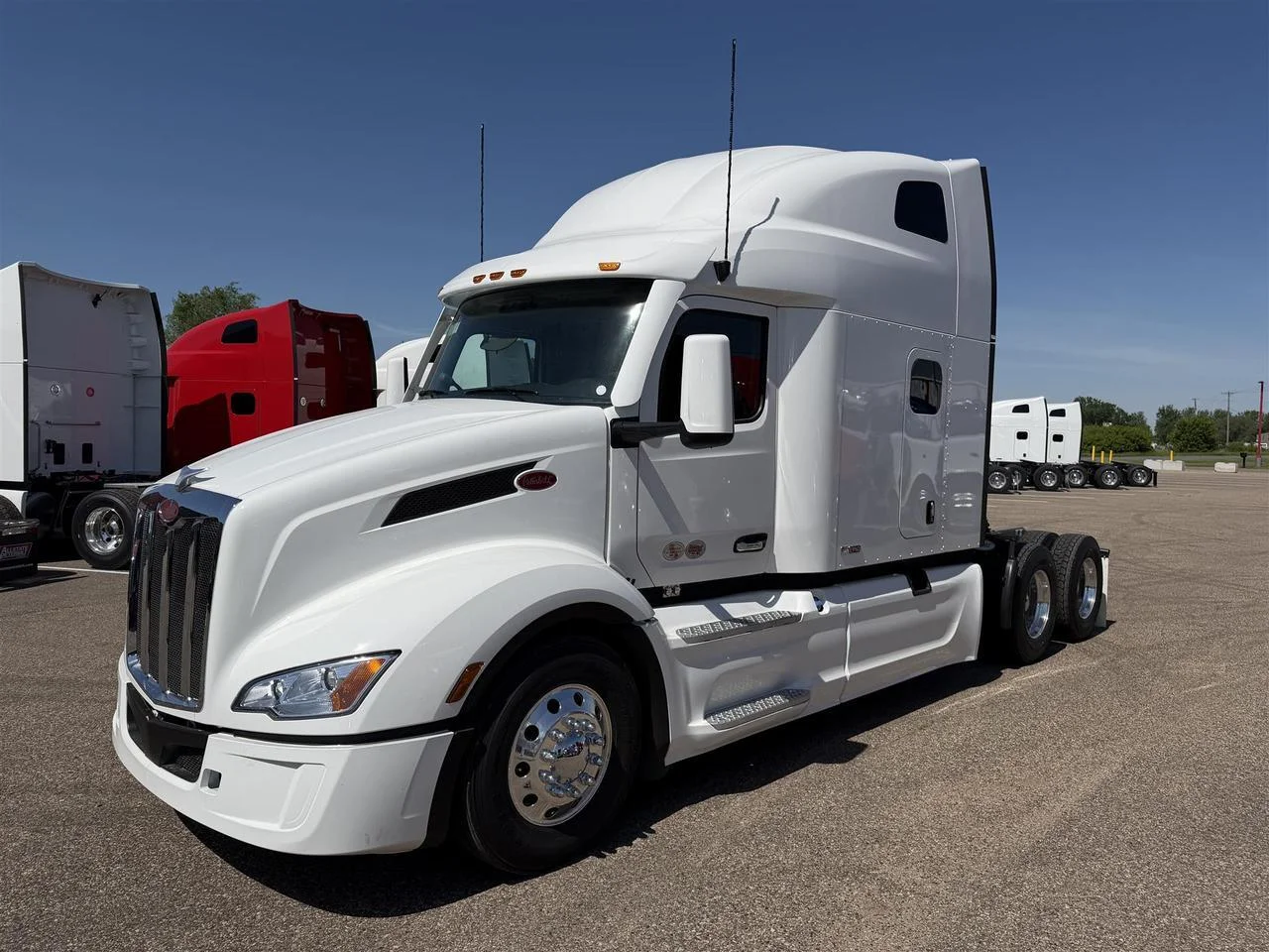 2027 Peterbilt 579 in Eau Claire, WI — photo 12