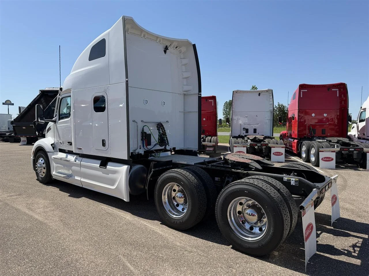2027 Peterbilt 579 in Eau Claire, WI — photo 2