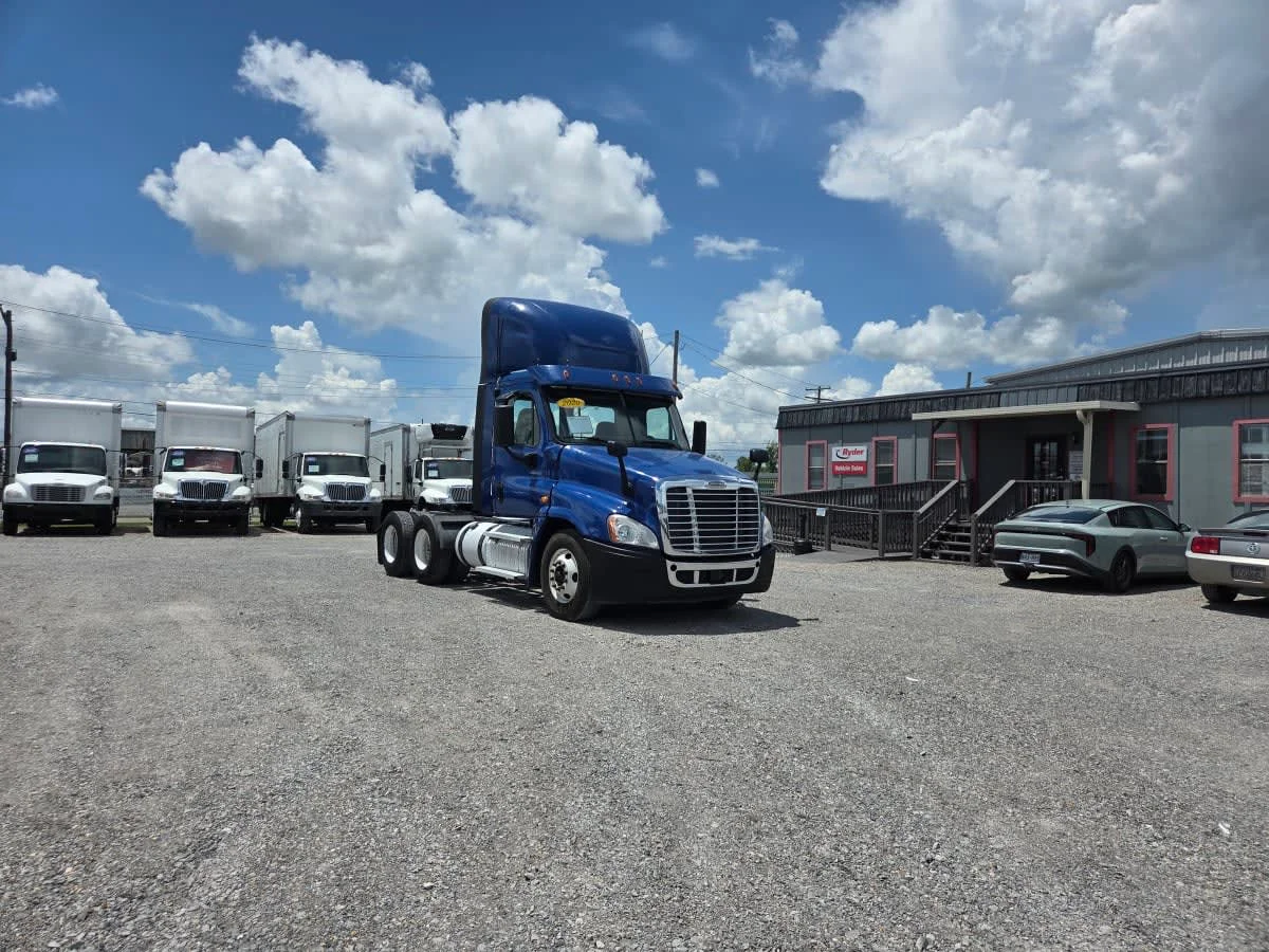 2020 Freightliner Cascadia in St. Rose, LA — photo 3