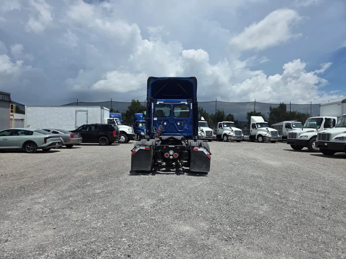 2020 Freightliner Cascadia in St. Rose, LA — photo 5