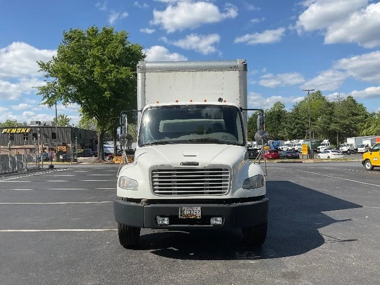 2019 Freightliner M2 106 in Capitol Heights, MD — photo 2