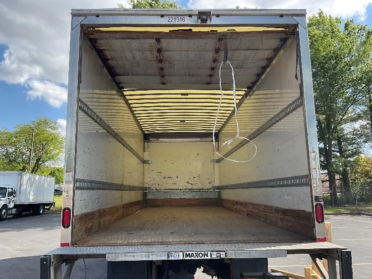 2019 Freightliner M2 106 in Capitol Heights, MD — photo 8