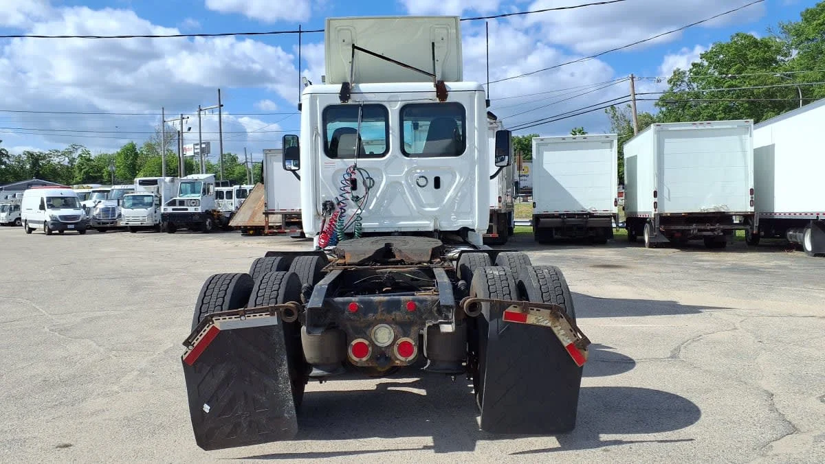 2019 Freightliner Cascadia in Warwick, RI — photo 5