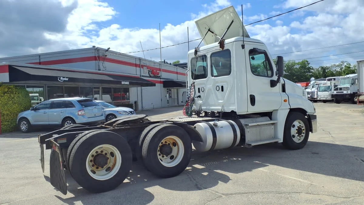 2019 Freightliner Cascadia in Warwick, RI — photo 4