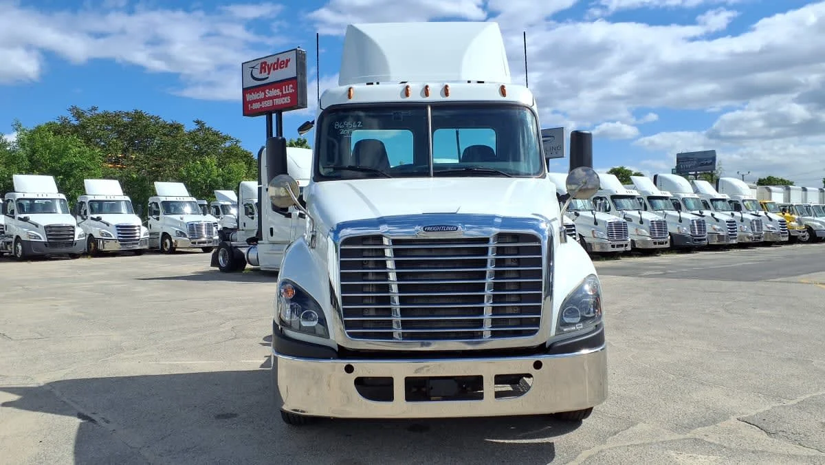 2019 Freightliner Cascadia in Warwick, RI — photo 2