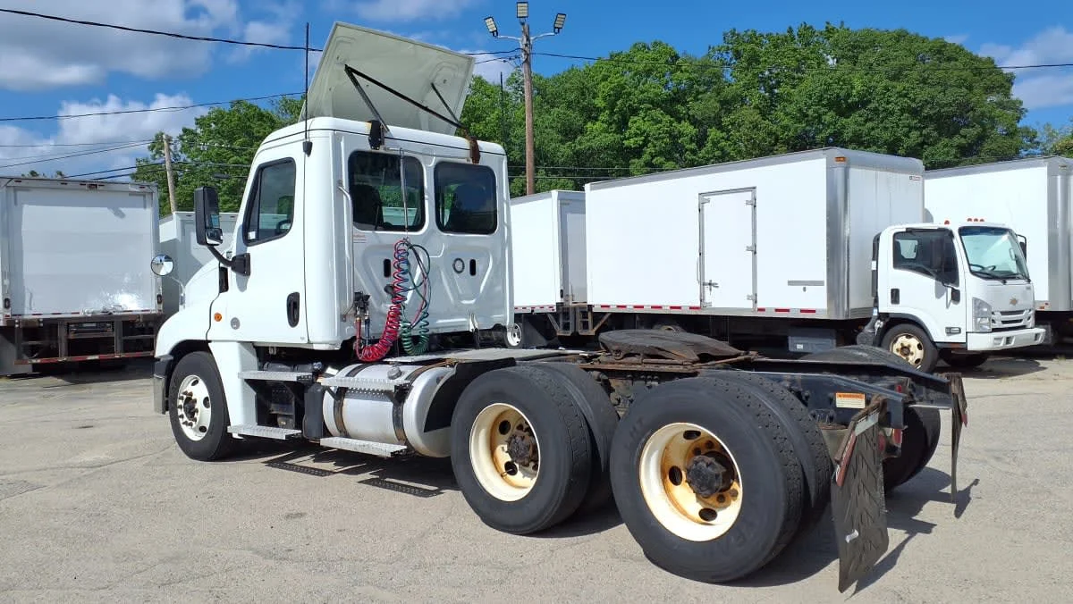 2019 Freightliner Cascadia in Warwick, RI — photo 6