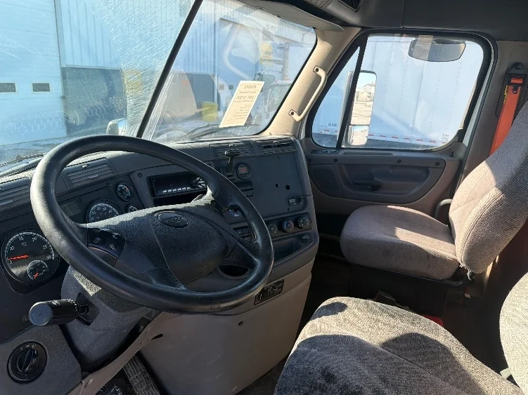 2018 Freightliner Cascadia - image 10