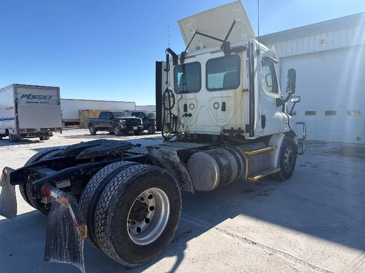 2018 Freightliner Cascadia - image 7