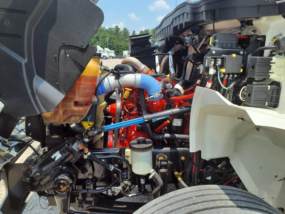 2018 International 4300 - image 9