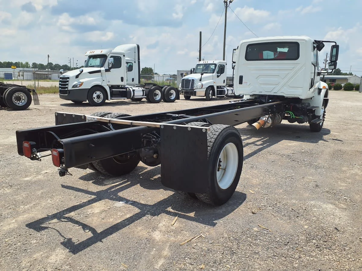 2018 International 4300 - image 4