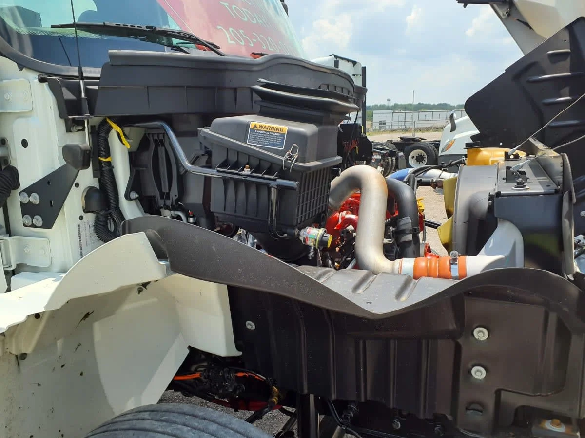 2018 International 4300 - image 10