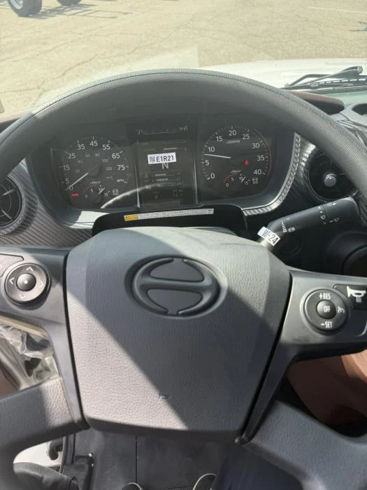 2025 Hino L6 — photo 13
