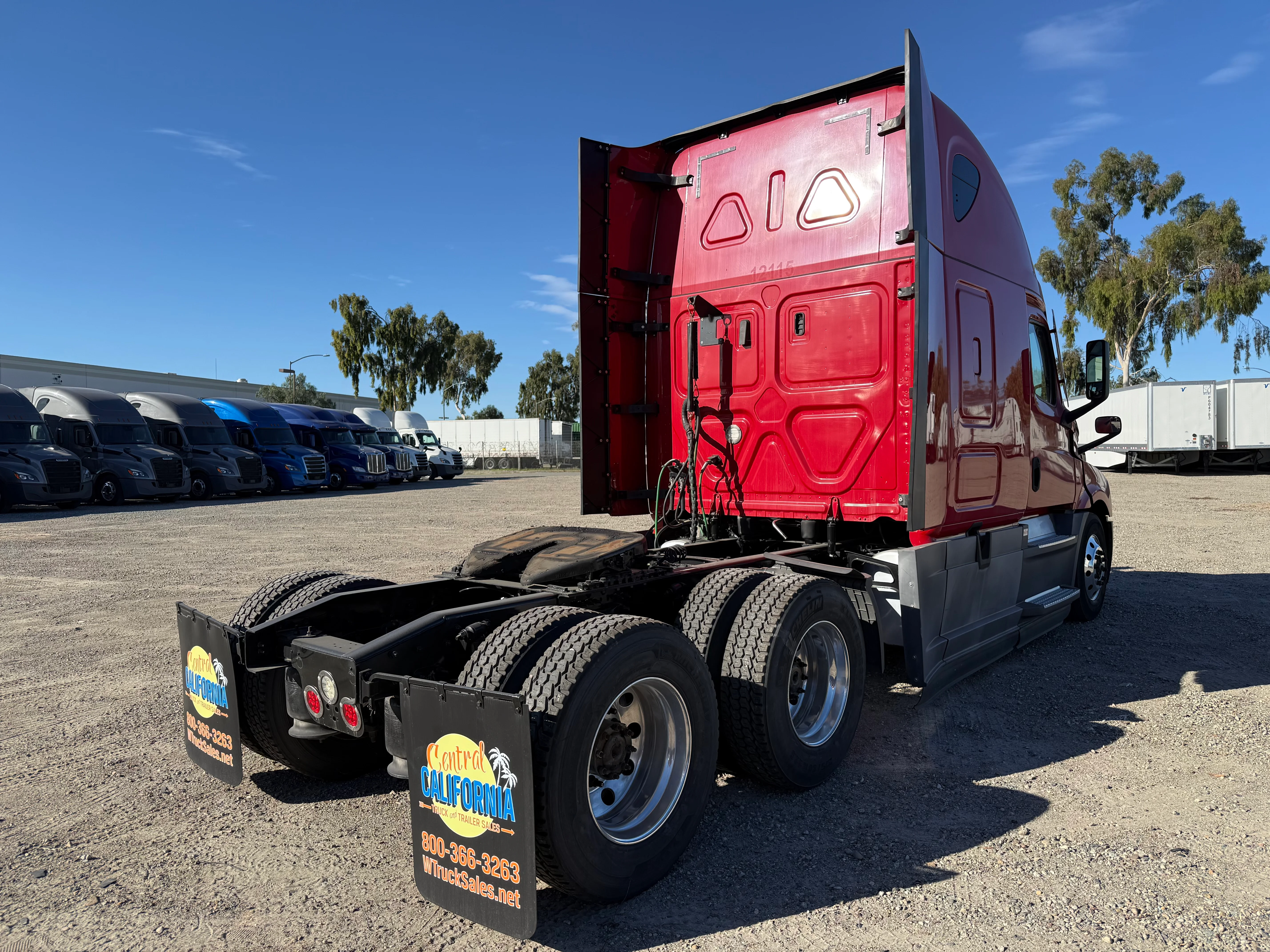 2021 Freightliner Cascadia in San Diego, CA — photo 6