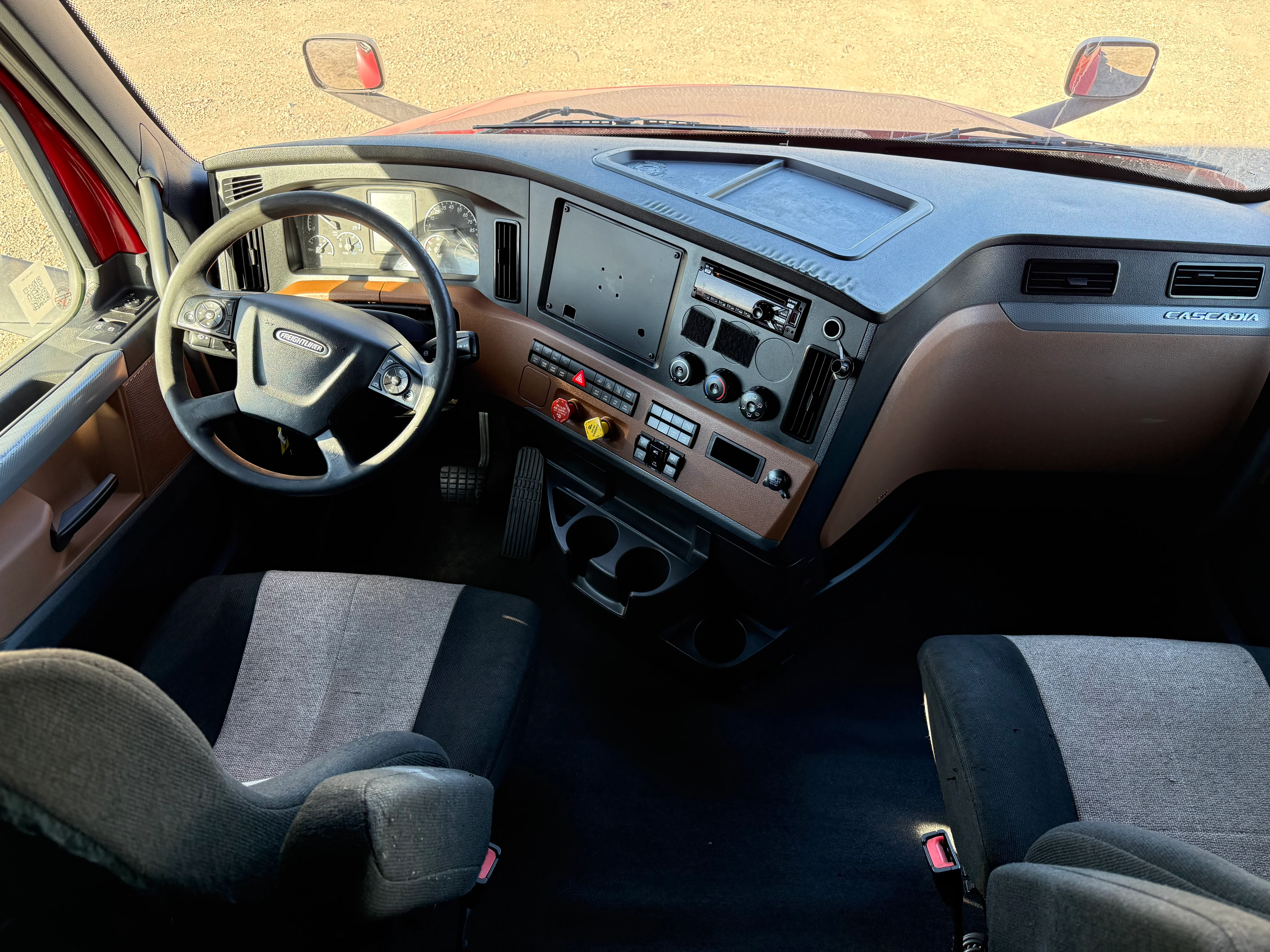2021 Freightliner Cascadia in San Diego, CA — photo 15