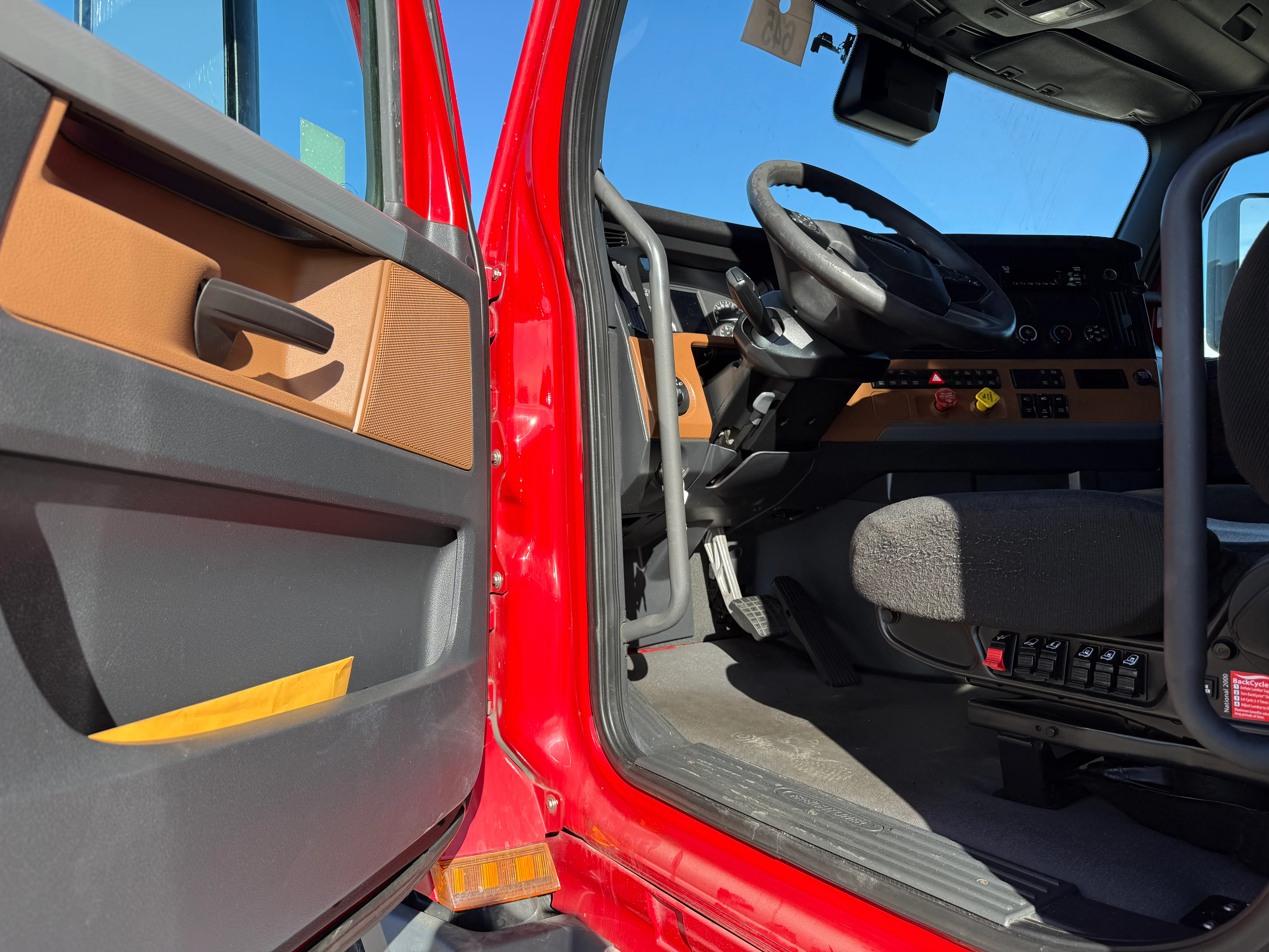 2021 Freightliner Cascadia in San Diego, CA — photo 18