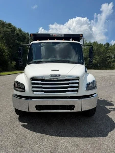 2027 Freightliner M2 106 — photo 3