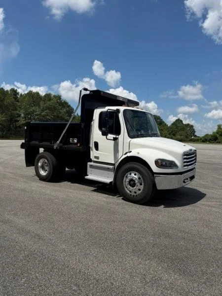 2027 Freightliner M2 106 — photo 4