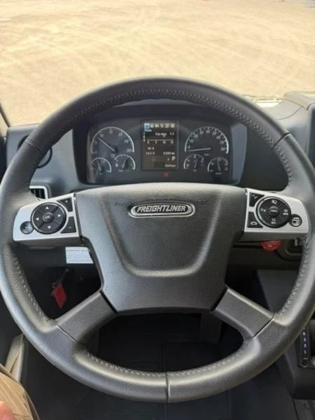 2027 Freightliner M2 106 — photo 12