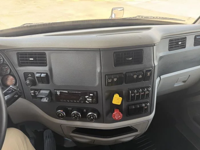 2020 Peterbilt 579 — photo 35