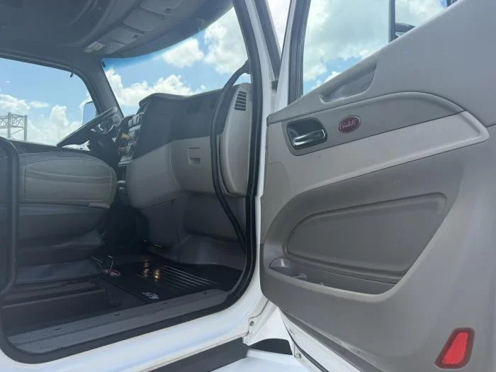 2020 Peterbilt 579 — photo 22