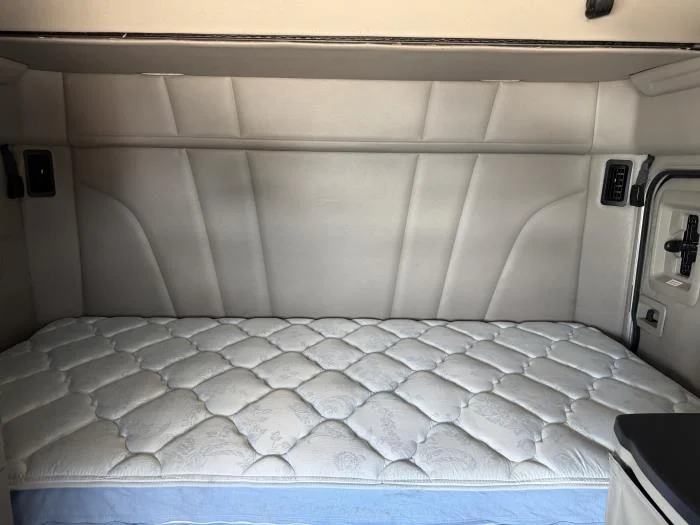 2020 Peterbilt 579 — photo 32