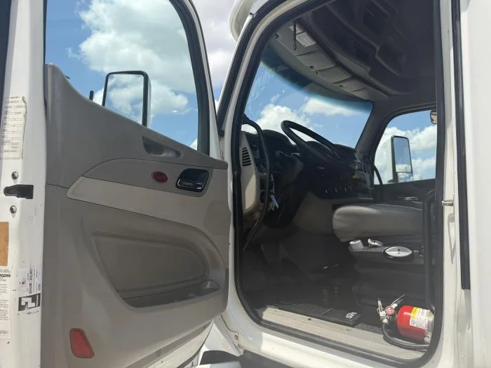 2020 Peterbilt 579 — photo 24