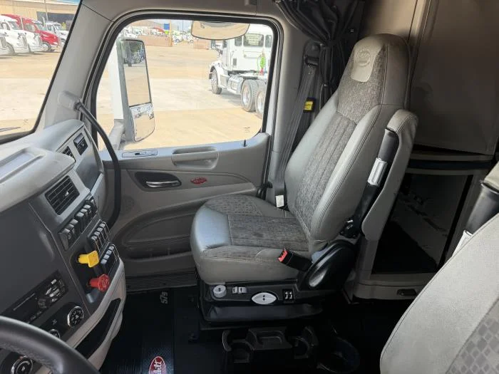 2020 Peterbilt 579 — photo 25
