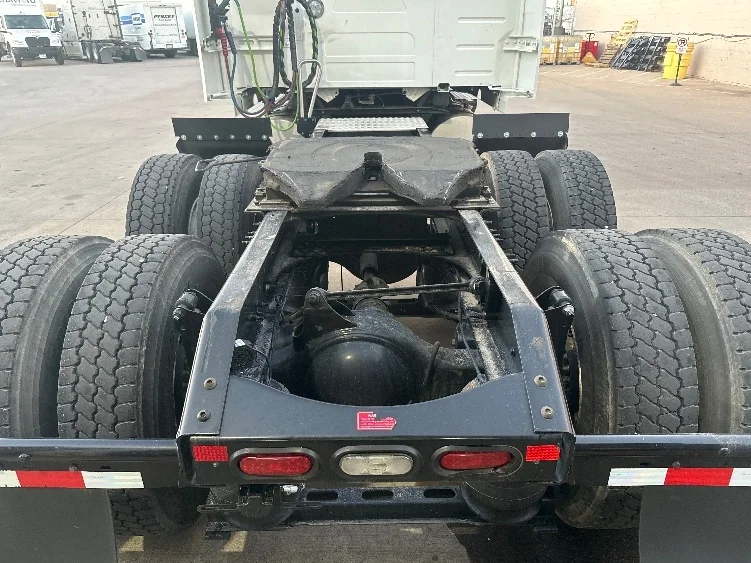 2023 Volvo VNL 760 - image 6