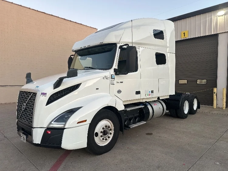 2023 Volvo VNL 760 - image 3