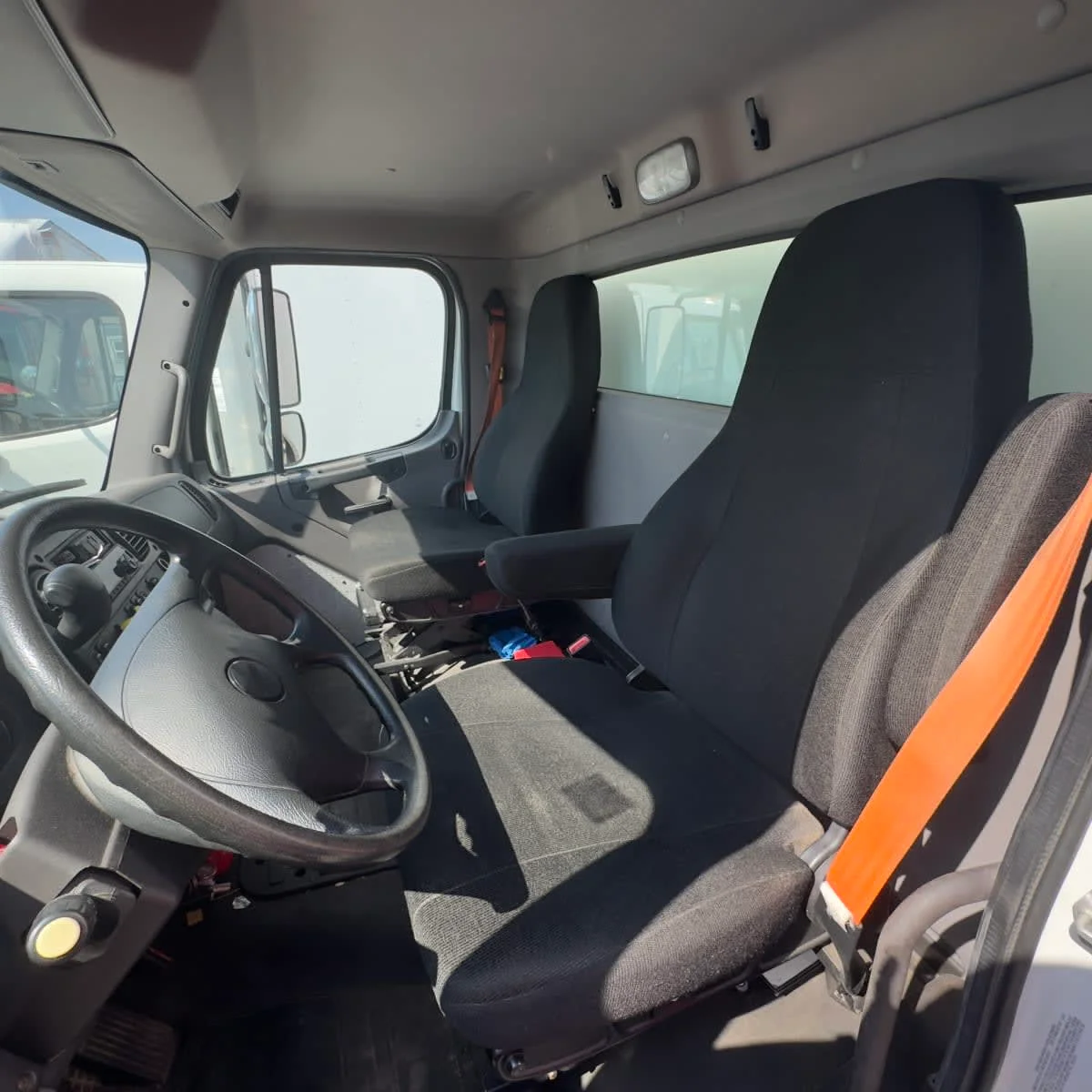 2019 Freightliner M2 106 - image 7