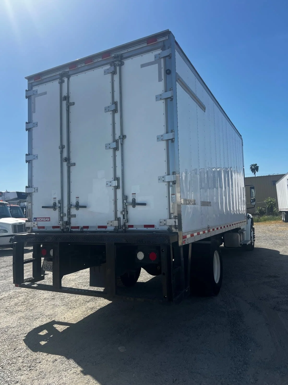 2018 Freightliner M2 106 - image 4