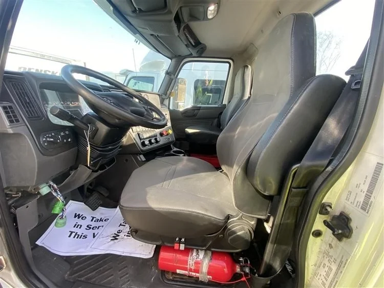 2018 International LT - image 10