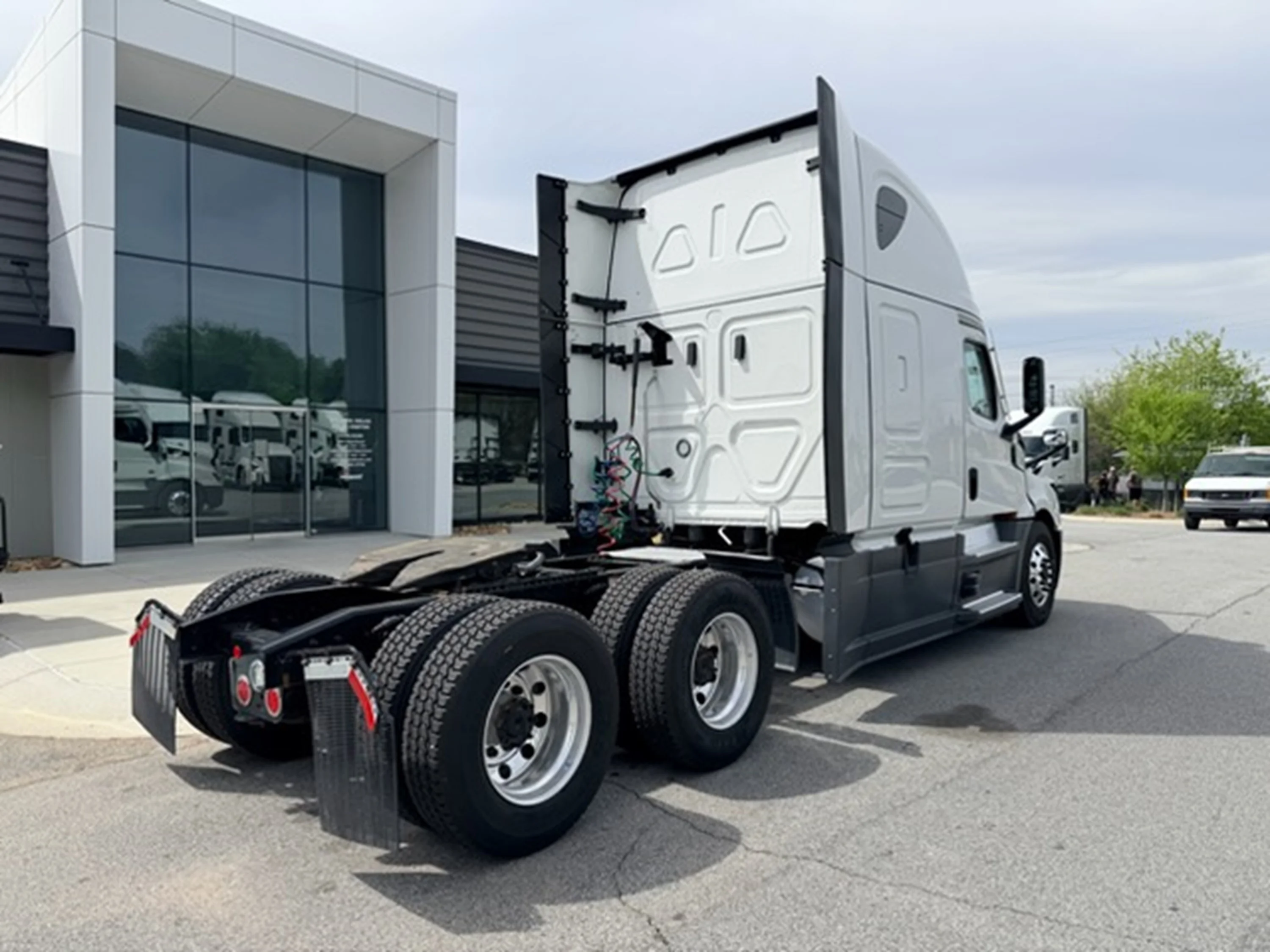 2024 Freightliner Cascadia - image 3