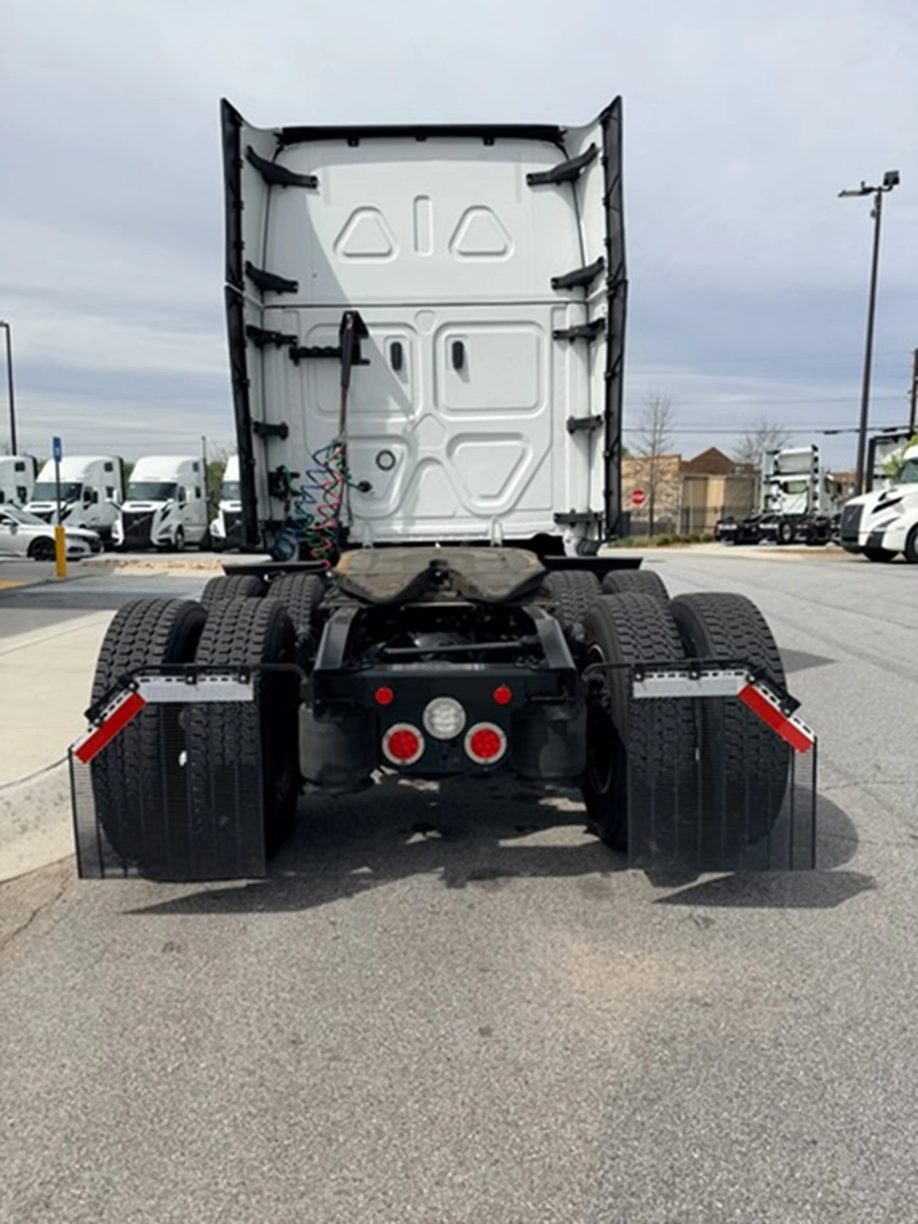 2024 Freightliner Cascadia - image 4