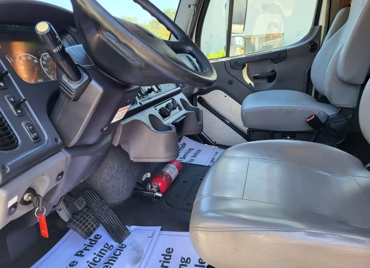 2019 Freightliner M2 106 - image 9