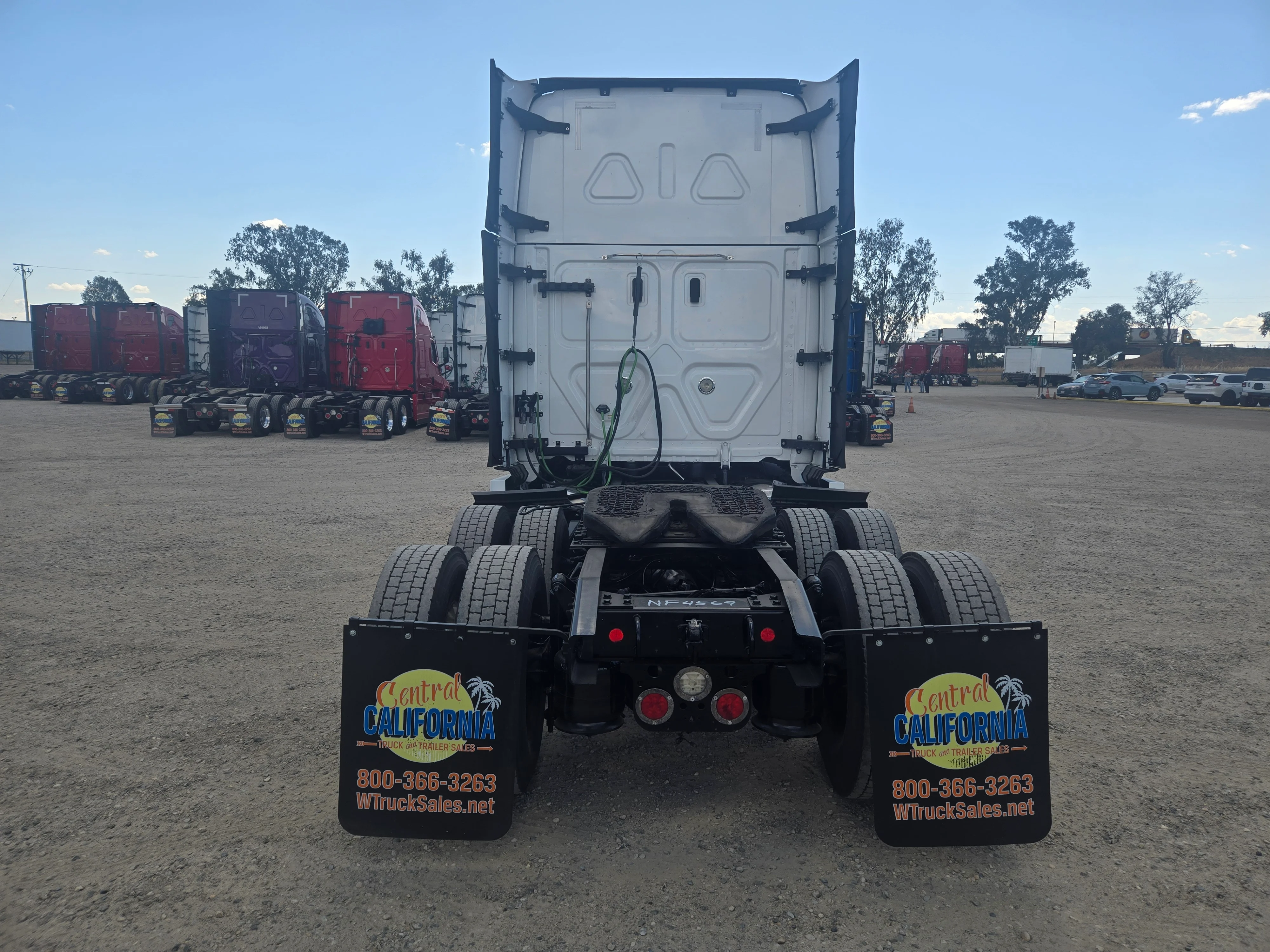 2022 Freightliner Cascadia in Fresno, CA — photo 6